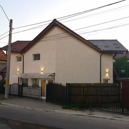 Готель Tourist B&C Куртя-де-Арджеш Екстер'єр фото